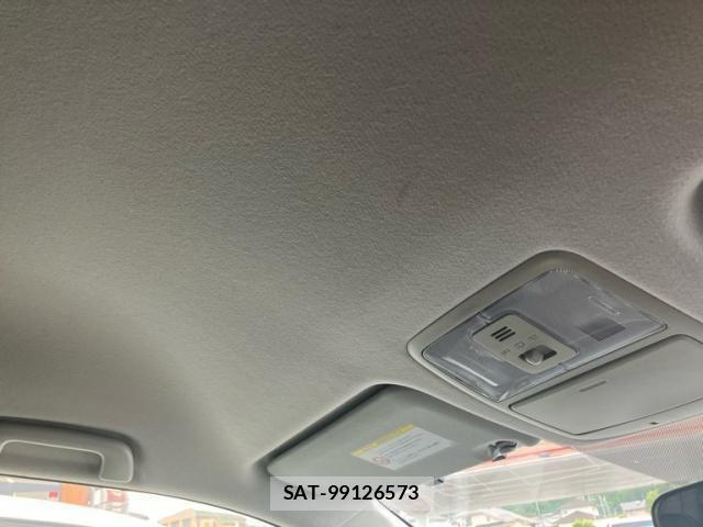 Toyota VOXY 2013-01 8338445-26