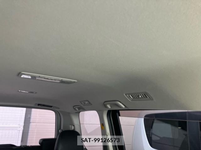 Toyota VOXY 2013-01 8338445-27
