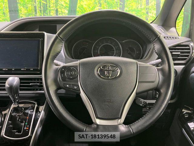 Toyota VOXY 2019-07 8338434-10