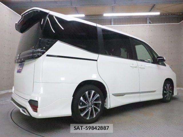 Toyota VOXY 2023-09 8338423-1