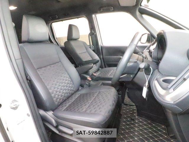 Toyota VOXY 2023-09 8338423-3