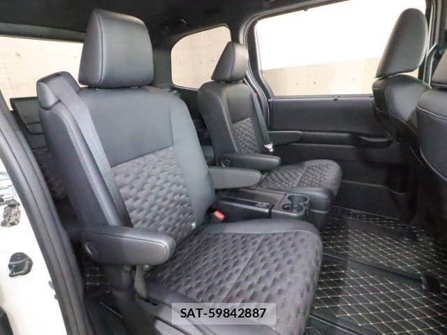 Toyota VOXY 2023-09 8338423-4