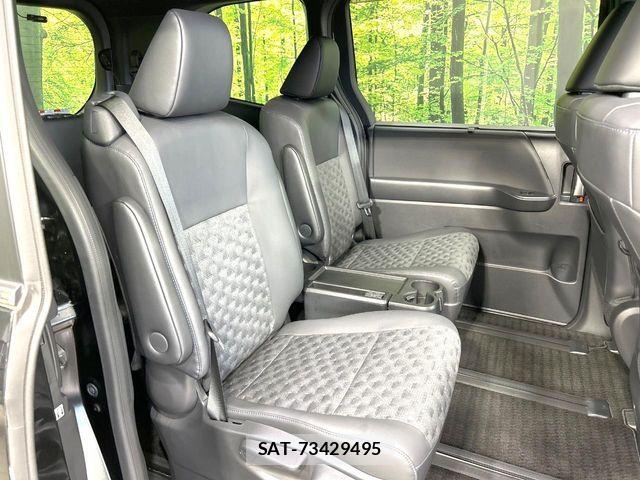 Toyota VOXY 2022-03 8338427-9