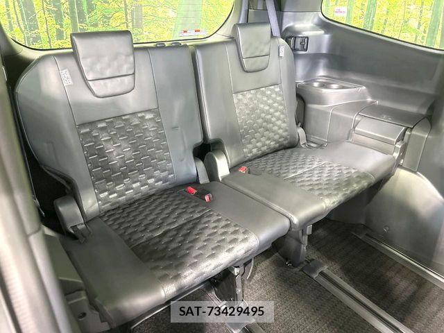 Toyota VOXY 2022-03 8338427-10