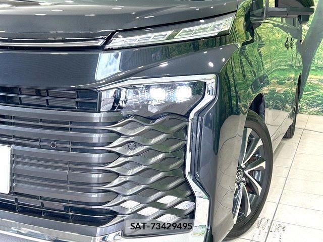 Toyota VOXY 2022-03 8338427-12