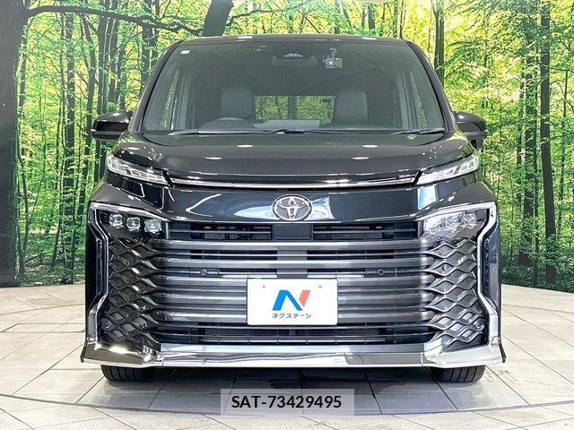 Toyota VOXY 2022-03 8338427-14