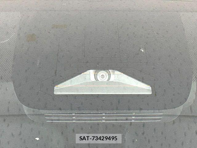 Toyota VOXY 2022-03 8338427-3