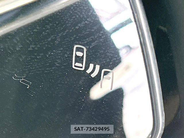 Toyota VOXY 2022-03 8338427-4