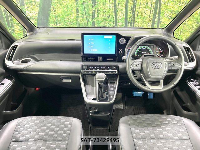 Toyota VOXY 2022-03 8338427-6