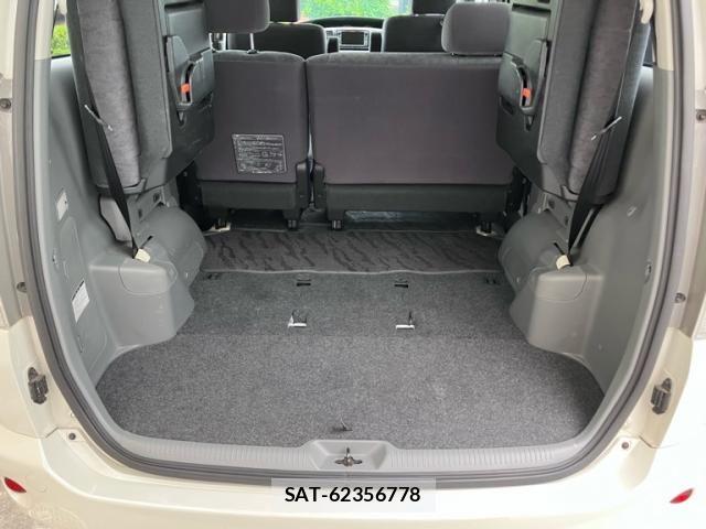 Toyota VOXY 2004-10 8338451-11