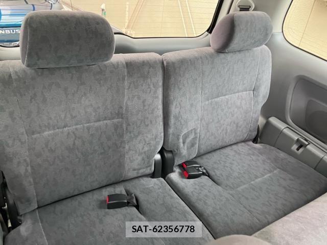 Toyota VOXY 2004-10 8338451-13