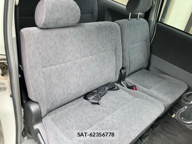 Toyota VOXY 2004-10 8338451-14