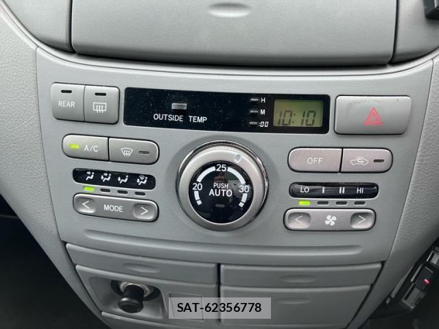 Toyota VOXY 2004-10 8338451-19