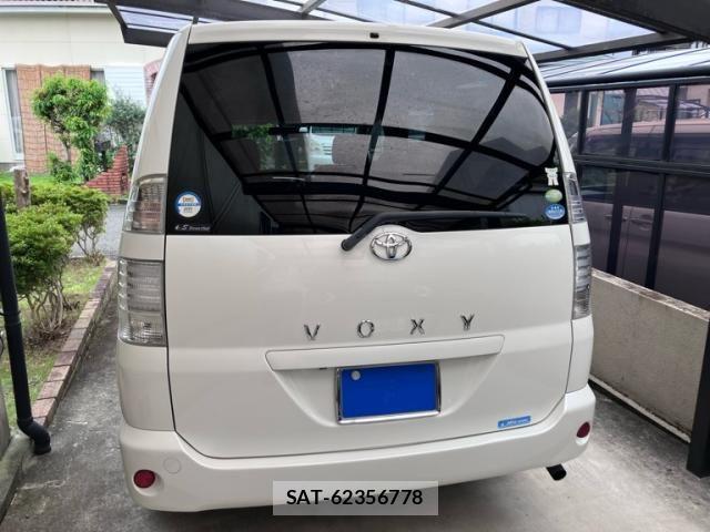 Toyota VOXY 2004-10 8338451-4