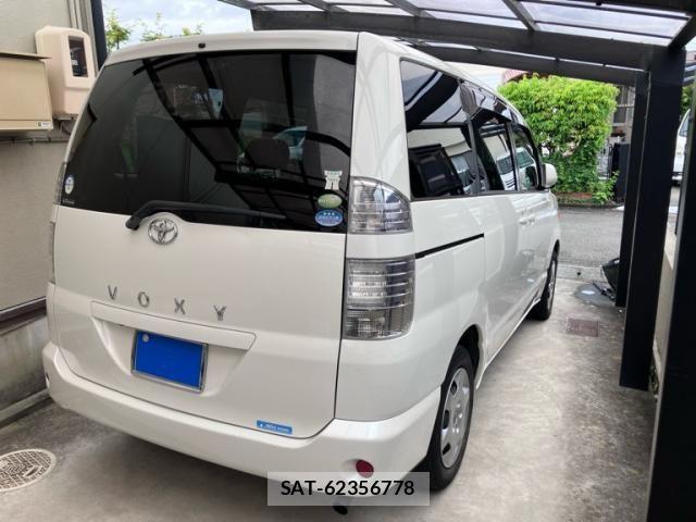 Toyota VOXY 2004-10 8338451-5