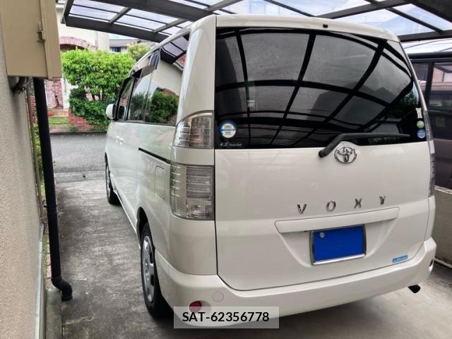 Toyota VOXY 2004-10 8338451-6