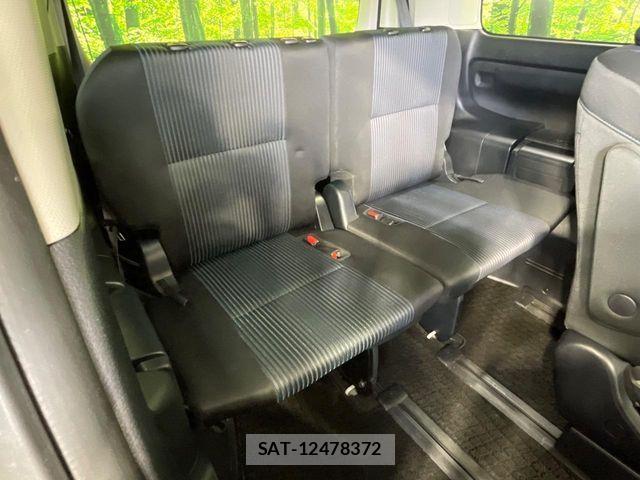 Toyota VOXY 2015-12 8338440-9