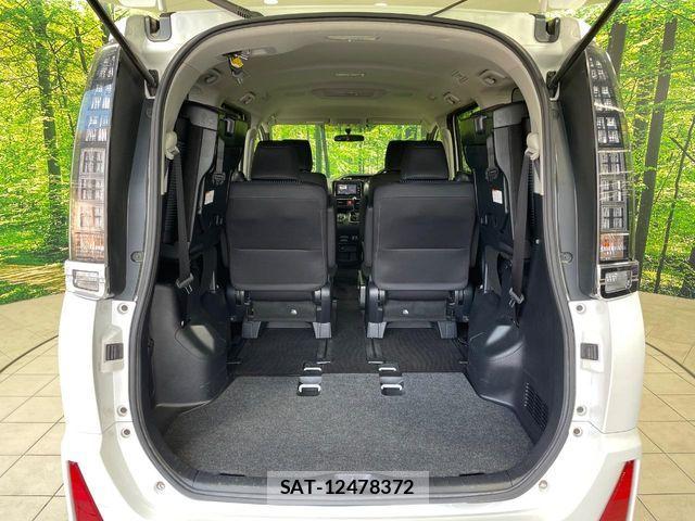 Toyota VOXY 2015-12 8338440-10