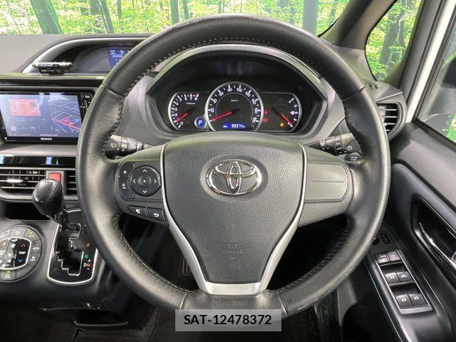 Toyota VOXY 2015-12 8338440-11