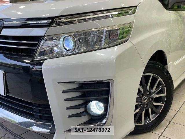 Toyota VOXY 2015-12 8338440-12