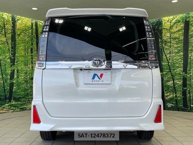 Toyota VOXY 2015-12 8338440-15
