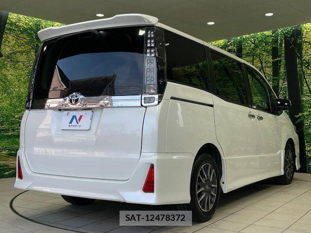 Toyota VOXY 2015-12 8338440-16