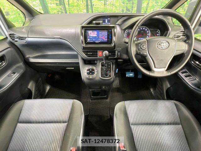 Toyota VOXY 2015-12 8338440-1