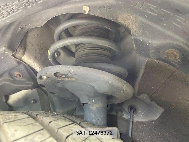 Toyota VOXY 2015-12 8338440-19