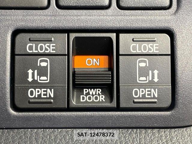 Toyota VOXY 2015-12 8338440-2