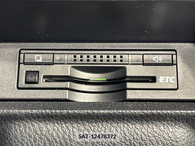Toyota VOXY 2015-12 8338440-5