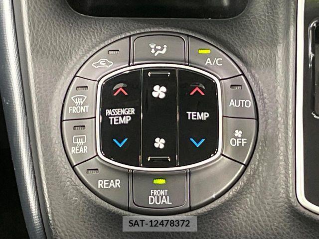 Toyota VOXY 2015-12 8338440-6
