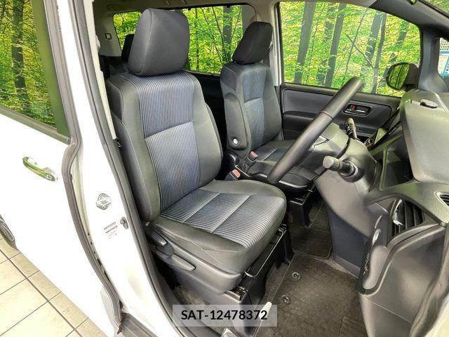 Toyota VOXY 2015-12 8338440-7