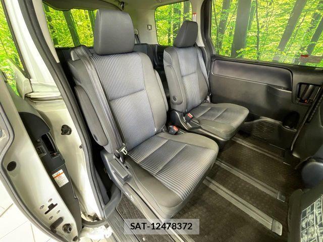 Toyota VOXY 2015-12 8338440-8