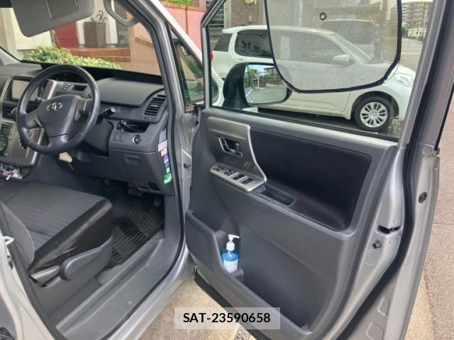 Toyota VOXY 2008-08 8338450-18