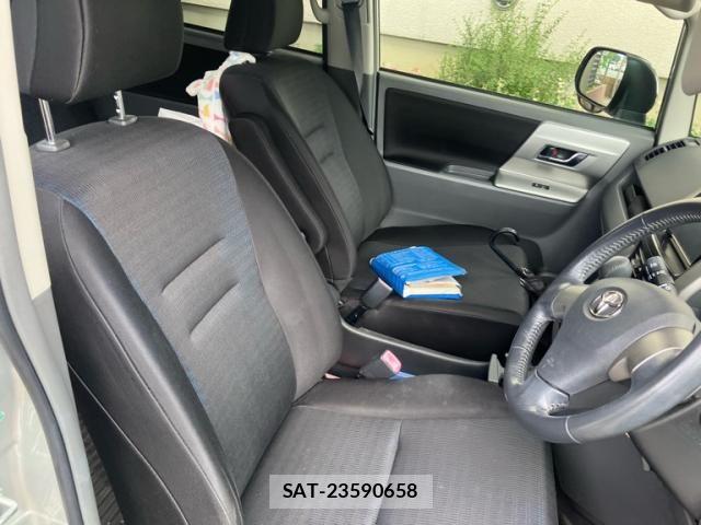 Toyota VOXY 2008-08 8338450-19