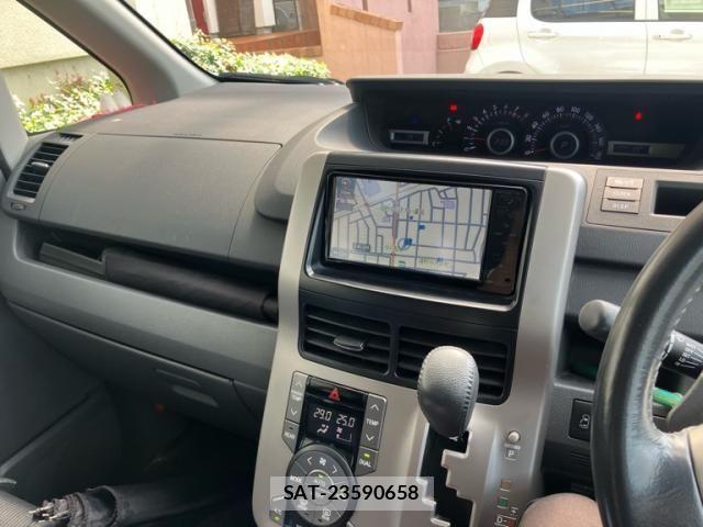Toyota VOXY 2008-08 8338450-24