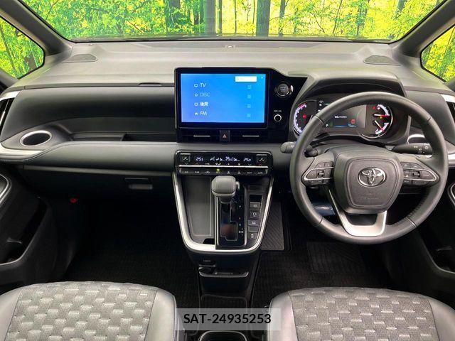 Toyota VOXY 2024-02 8338421-1