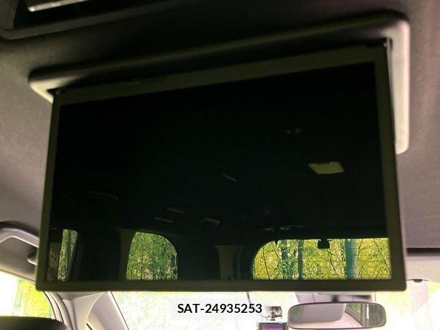 Toyota VOXY 2024-02 8338421-3