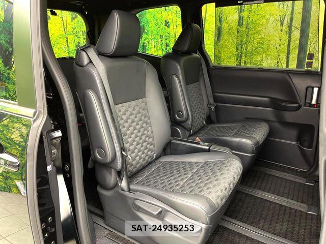 Toyota VOXY 2024-02 8338421-7