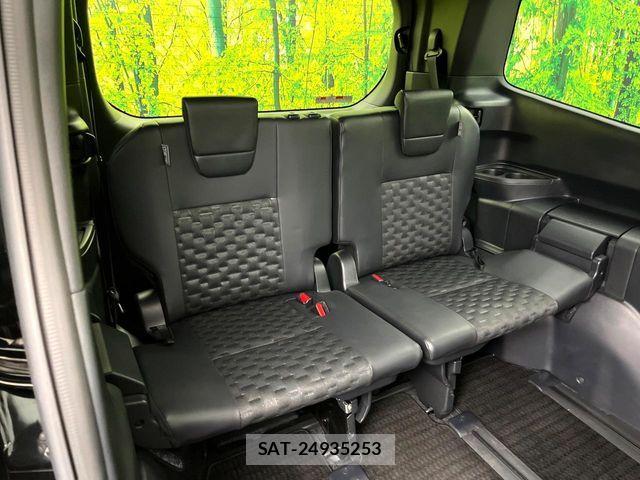 Toyota VOXY 2024-02 8338421-8