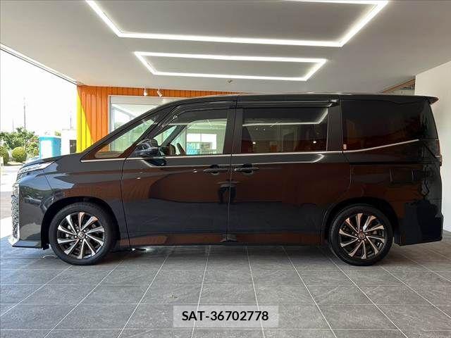 Toyota VOXY 2024-06 8338429-10