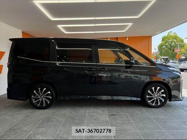 Toyota VOXY 2024-06 8338429-11