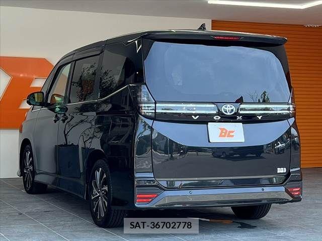 Toyota VOXY 2024-06 8338429-12
