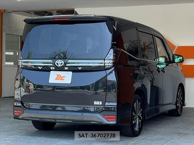 Toyota VOXY 2024-06 8338429-14