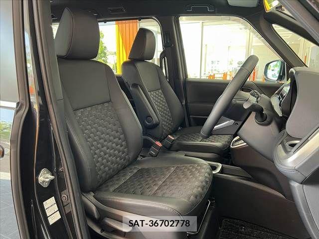 Toyota VOXY 2024-06 8338429-15