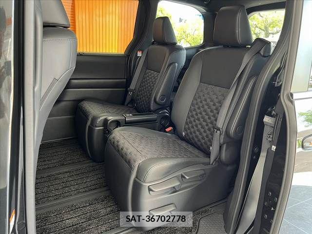 Toyota VOXY 2024-06 8338429-18