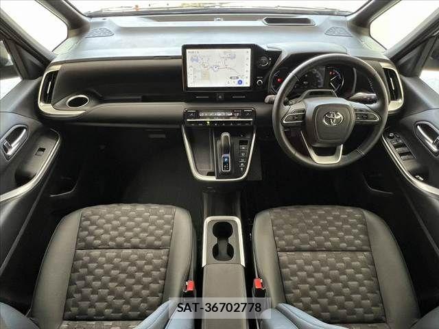 Toyota VOXY 2024-06 8338429-1