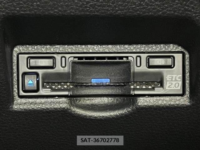 Toyota VOXY 2024-06 8338429-27