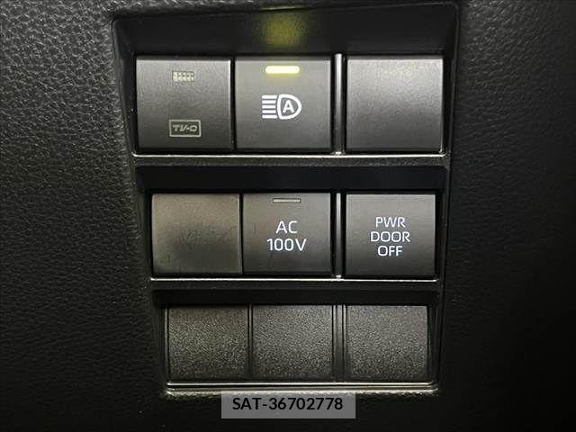 Toyota VOXY 2024-06 8338429-28