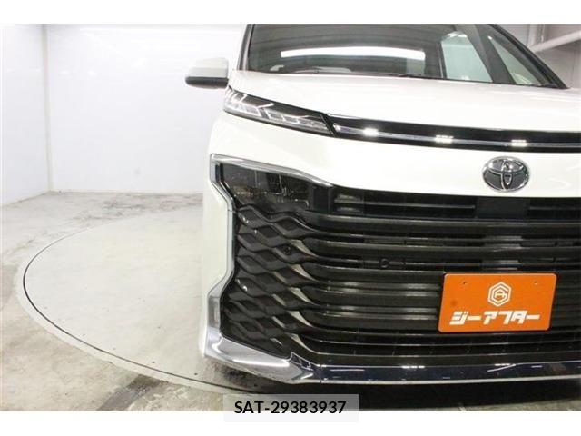 Toyota VOXY 2026-03 8334495-10